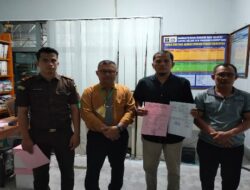 Tangis Haru Menyambut Kebebasan Mustapa Kamal Siregar, ASN BKD Sidimpuan, Status Tersangka Dicabut