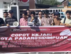 Mahasiswa Desak Kejaksaan Agung RI Evaluasi Kinerja Kepala Kejaksaan Padangsidimpuan   