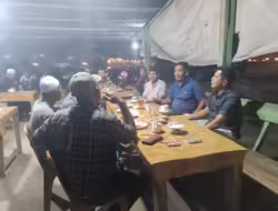 Personil Polres Palas Ngopi Bareng Bersama Masyarakat di Warung Kopi Siti