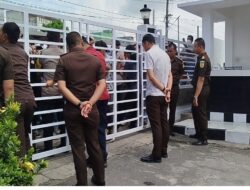Lagi-Lagi Kajari Lambok Didesak Mundur, Mahasiswa Padangsidimpuan Nilai Hukum Tajam ke Bawah dan Tumpul ke Atas