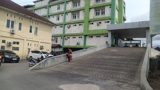 Pemuan mayat di kedai kopi sadabuan sudah ada di kamar mayat rumah sakit umum padang sidimpuan