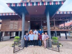 Silaturahmi Budaya, Ketum JMSI Teguh Santosa Sambangi Rumah Adat Bagas Godang di Madina