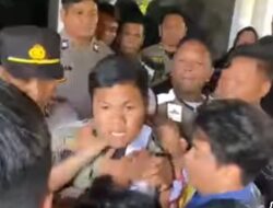 Ricuh di DPRD Padangsidimpuan, Aliansi Pemuda dan Mahasiswa Tuntut Pencopotan Plt Sekda