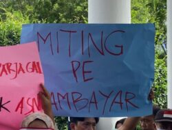 Aksi Unjuk Rasa Pedagang Pasar Baru Panyabungan di DPRD Madina: “Miting Pe Mambayar”