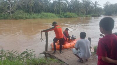 Remaja Korban Tenggelam di Sungai Batang Natal Belum Ditemukan