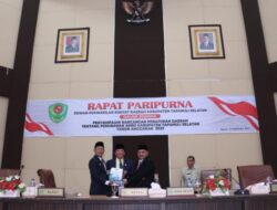 Bupati Tapsel Sampaikan Nota Keuangan Perubahan APBD 2025