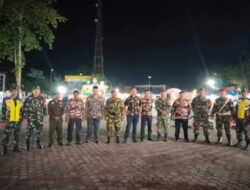 Personil Koramil 08/Brn Patroli Kolaborasi Bersama Elemen Masyarakat Ciptakan Lingkungan Yang Aman