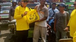 HUT ke-61, Golkar Tapsel Bagikan Sembako Gratis untuk Ratusan Abang Becak