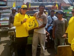 HUT ke-61, Golkar Tapsel Bagikan Sembako Gratis untuk Ratusan Abang Becak