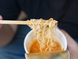 Mengupas Dampak Mengonsumsi Makanan Instan secara Berlebihan