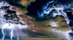 Cuaca Sumbar Tidak Stabil, Warga Diimbau Tetap Siaga Hadapi Badai Petir