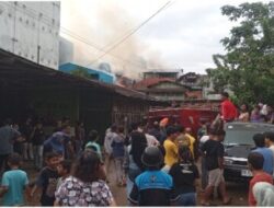 Kebakaran Hebat di Kampung Bukit, Empat Rumah Warga Ludes Terbakar