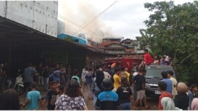 Kebakaran Hebat di Kampung Bukit, Empat Rumah Warga Ludes Terbakar