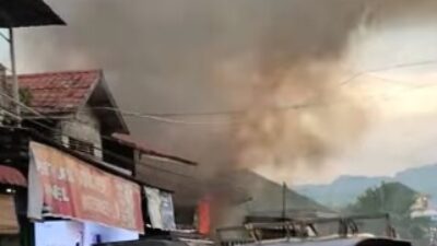 Kebakaran Hanguskan Satu Rumah di Pinang Sori, Warga Dilanda Kepanikan